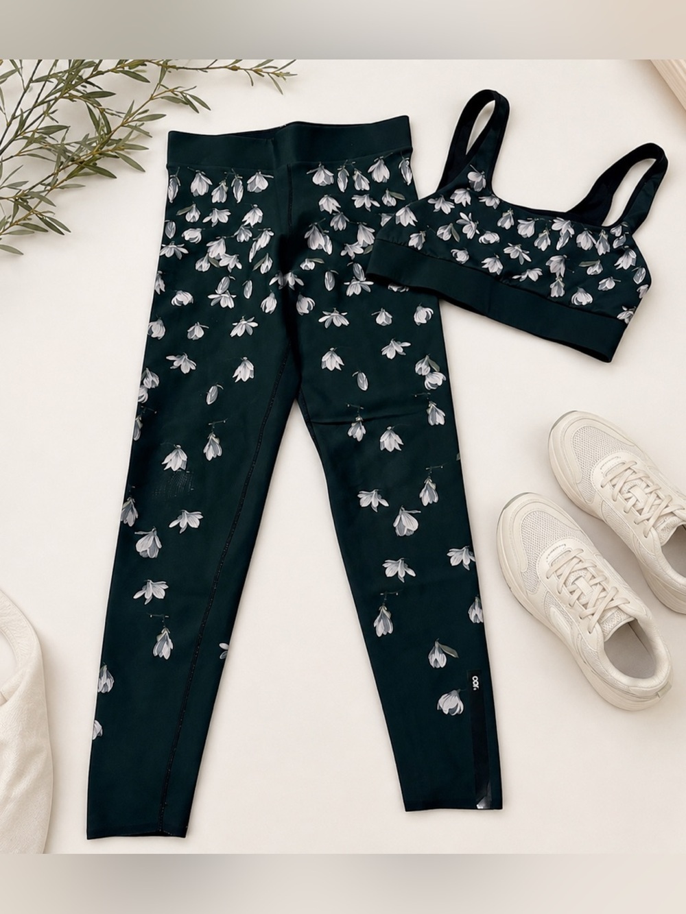 EUC Ultracor Luxe Dark Green Floral High-Waist Crop Leggings & Sports Bra